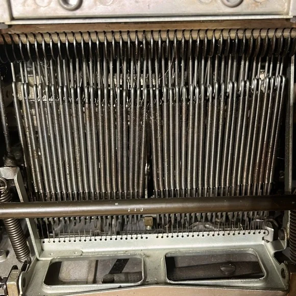 Vintage 1966 Royal Empress Elite 440 Steel Mechanical Manual Typewriter